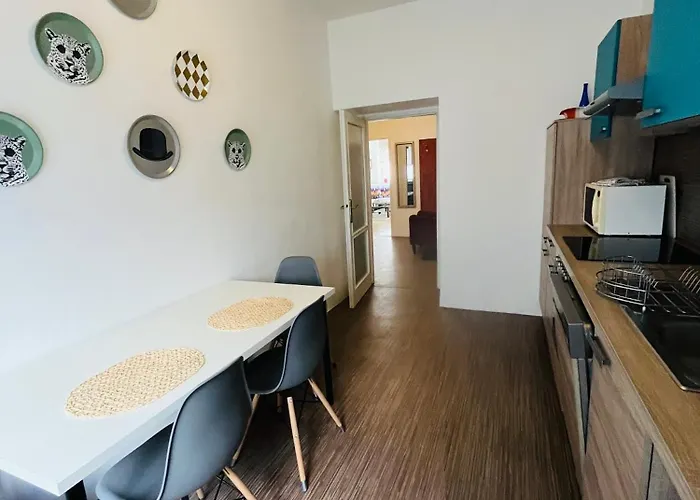 Big And Comfortable In The Center برنو